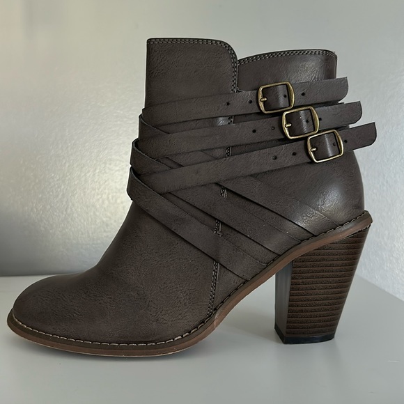 Journee Collection Shoes - Journee Collection, grey leather boots, 3.5 inch heels, women’s size 10